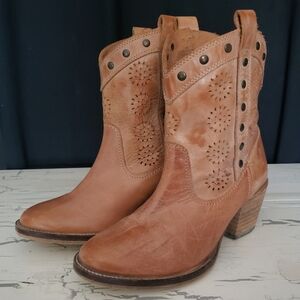 Dingo 'Roni' Short Cowboy Boots (style DI 792) in Peanut Brittle- Women's size 7